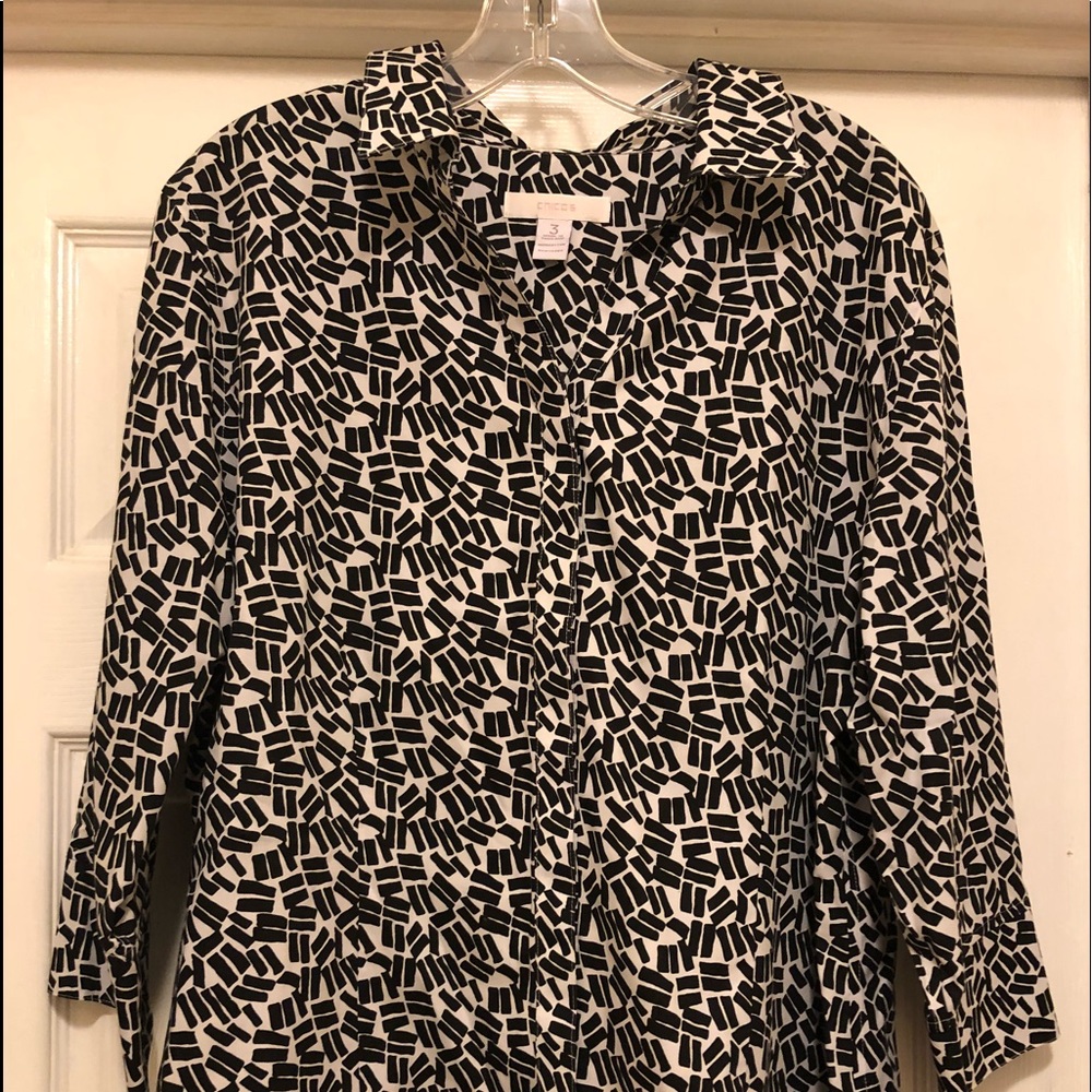 Chico’s no iron blouse. Black and white print